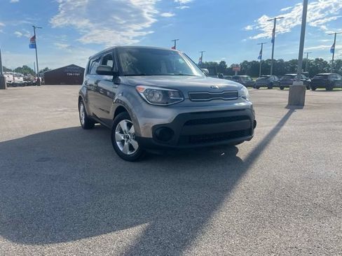 Used 2017 Kia Soul w/ Convenience Package FWD image 2