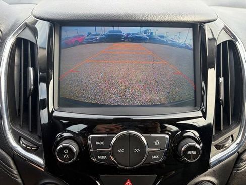 Used 2017 Chevrolet Cruze Premier image 2