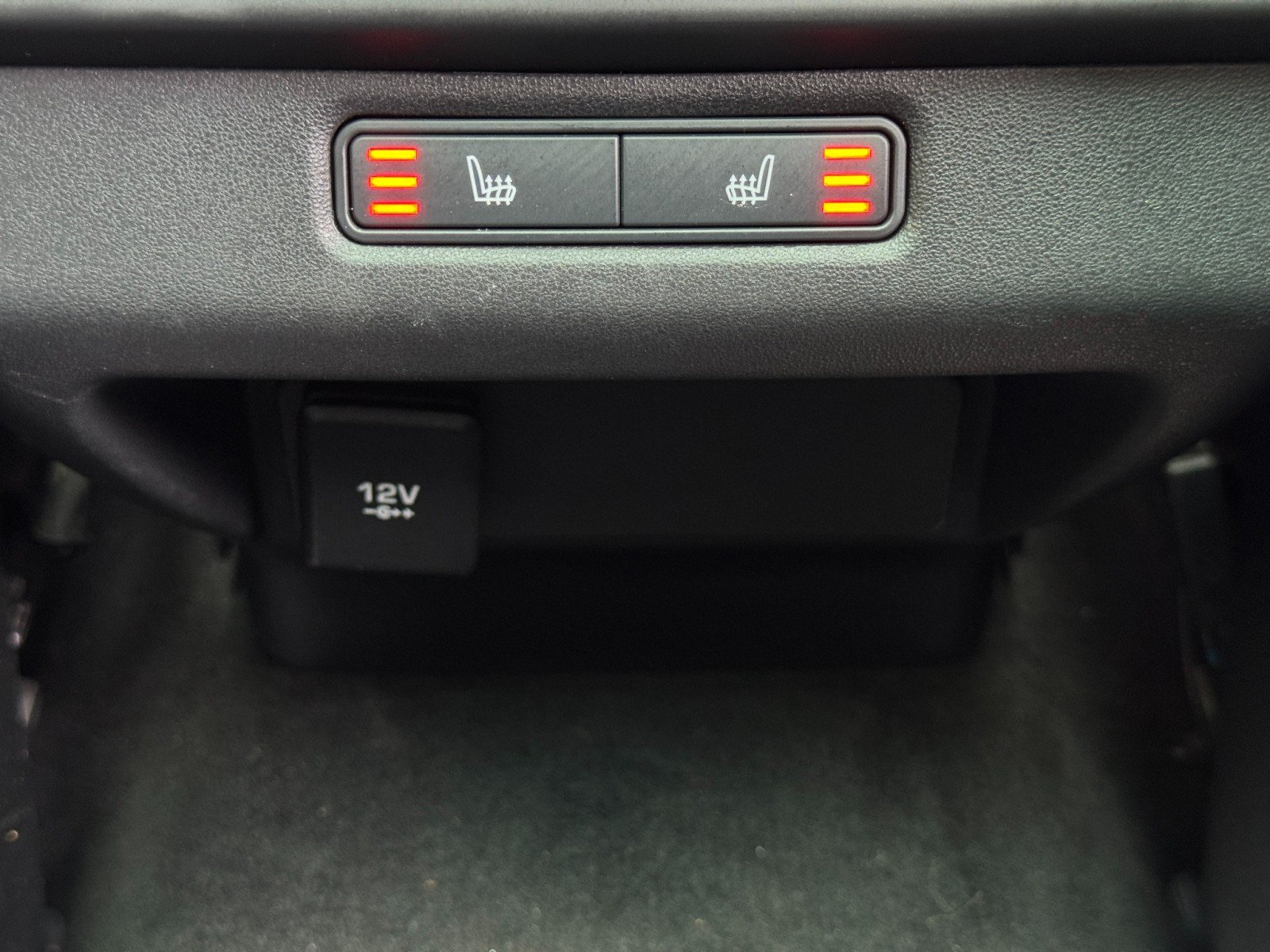 Used 2020 Land Rover Range Rover Evoque R-Dynamic HSE AWD/4WD image 39