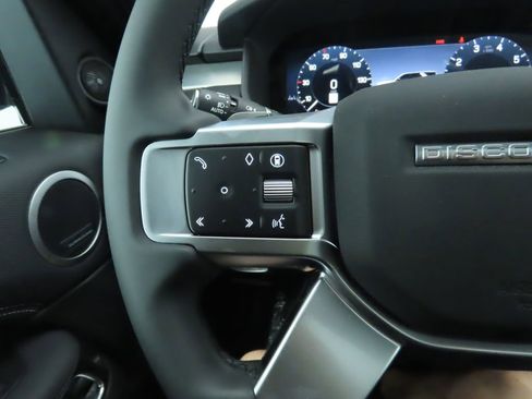Used 2024 Land Rover Discovery Dynamic SE image 11