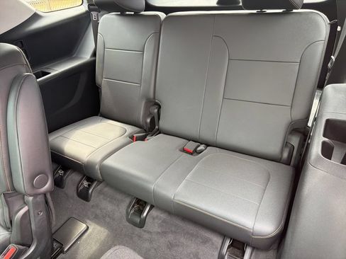 Used 2021 Chevrolet Traverse Premier w/ LPO, Floor Liner Package FWD image 39