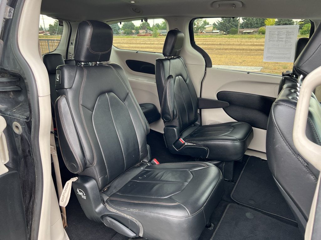 Used 2017 Chrysler Pacifica Touring-L FWD image 26