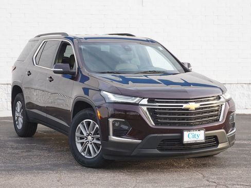Used 2023 Chevrolet Traverse LT FWD image 2