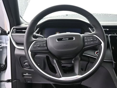 New 2025 Jeep Grand Cherokee Altitude AWD/4WD image 30