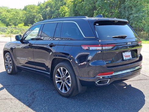 Used 2024 Jeep Grand Cherokee Overland w/ Advanced Protech Group III AWD/4WD image 4