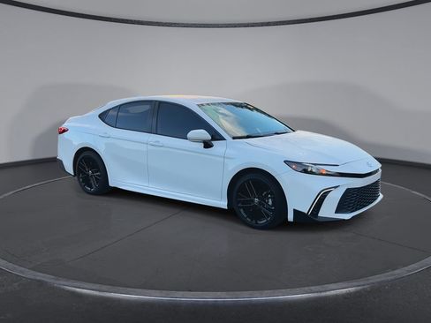 Used 2025 Toyota Camry SE FWD image 2