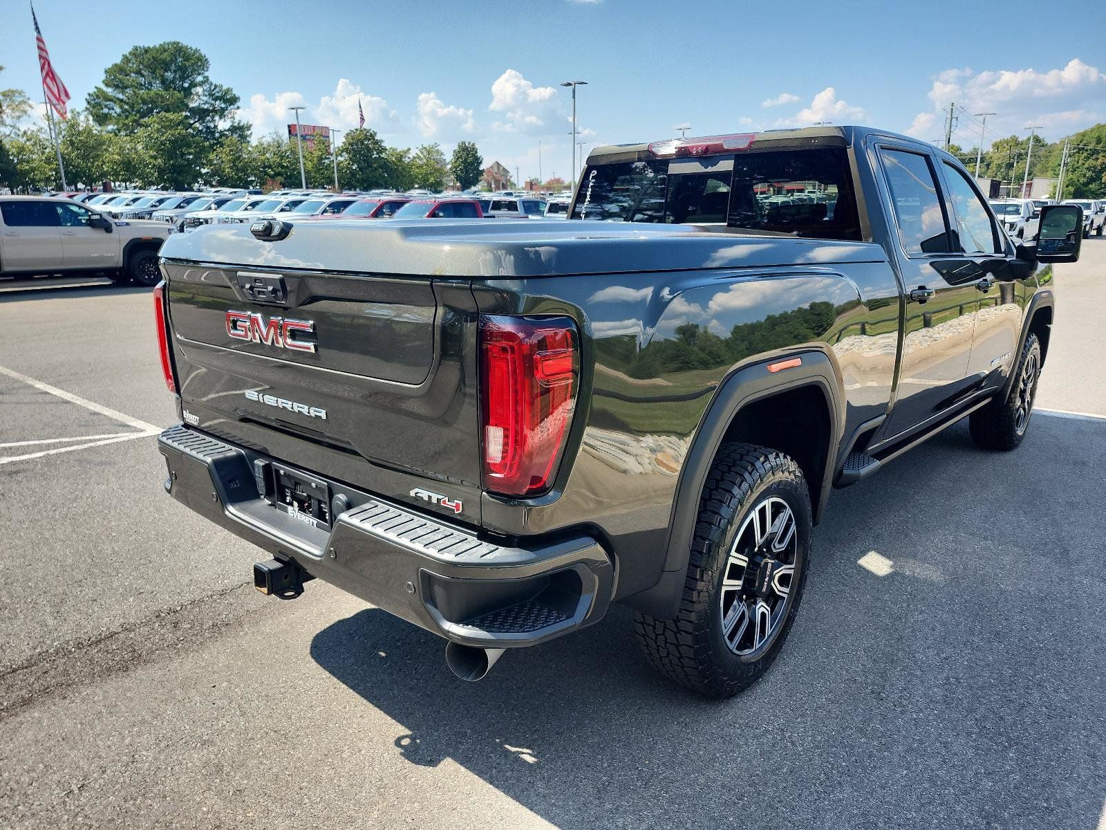 Used 2023 GMC Sierra 2500 AT4 w/ AT4 Premium Plus Package AWD/4WD image 3