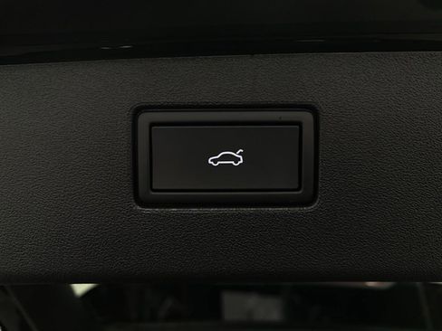 New 2025 Volkswagen Tiguan SE image 6