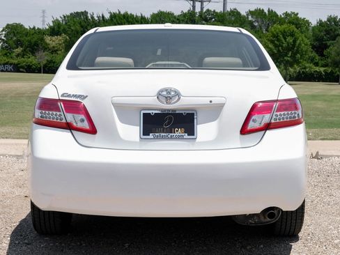 Used 2011 Toyota Camry FWD image 11