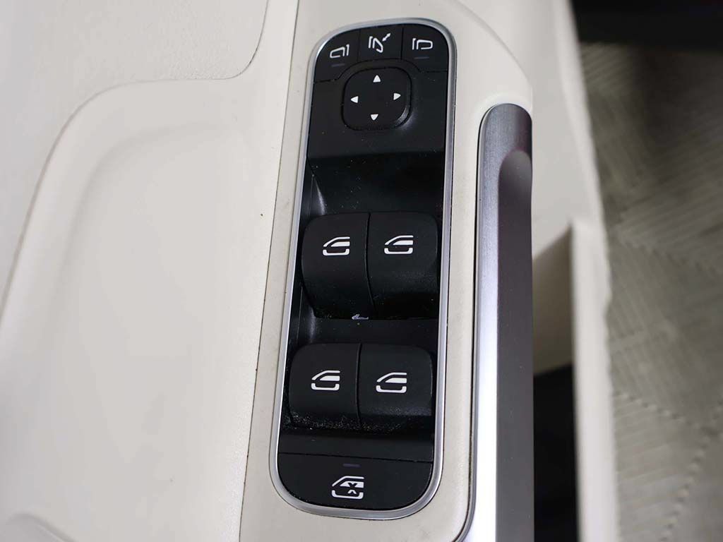 Used 2022 Mercedes-Benz GLB 250 4MATIC image 31