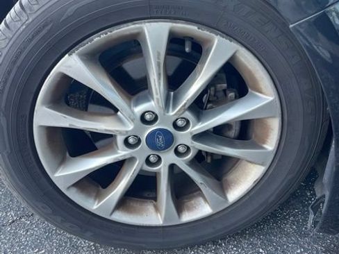 Used 2017 Ford Fusion SE FWD image 5