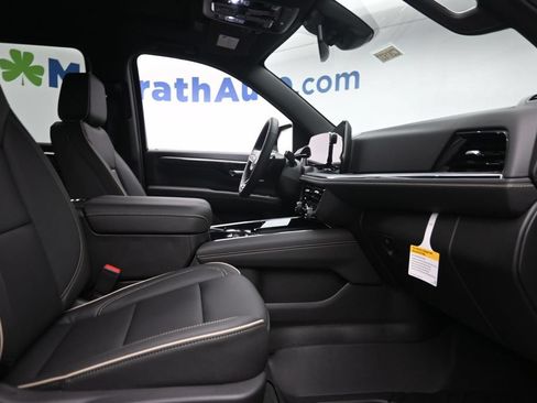 New 2026 Chevrolet Suburban Premier w/ Sun And Tow Package AWD/4WD image 9