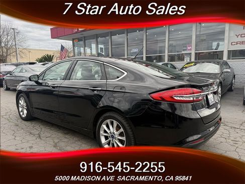Used 2017 Ford Fusion SE w/ Fusion SE Technology Package image 6