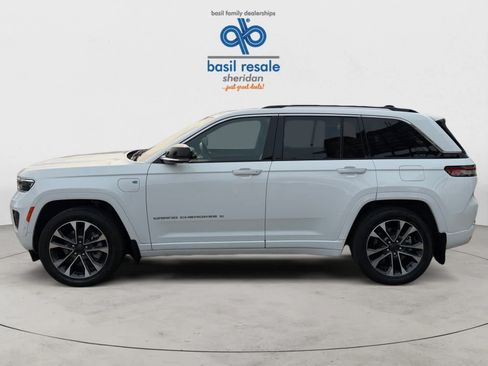 Used 2023 Jeep Grand Cherokee Overland w/ Advanced Protech Group III AWD/4WD image 3