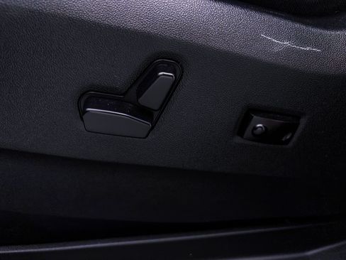Used 2020 Dodge Grand Caravan SE FWD image 12
