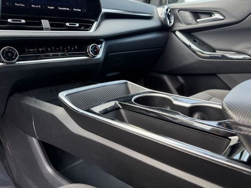 Used 2025 Chevrolet Equinox LT image 42