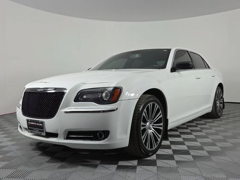 Used 2014 Chrysler 300 S RWD image 3