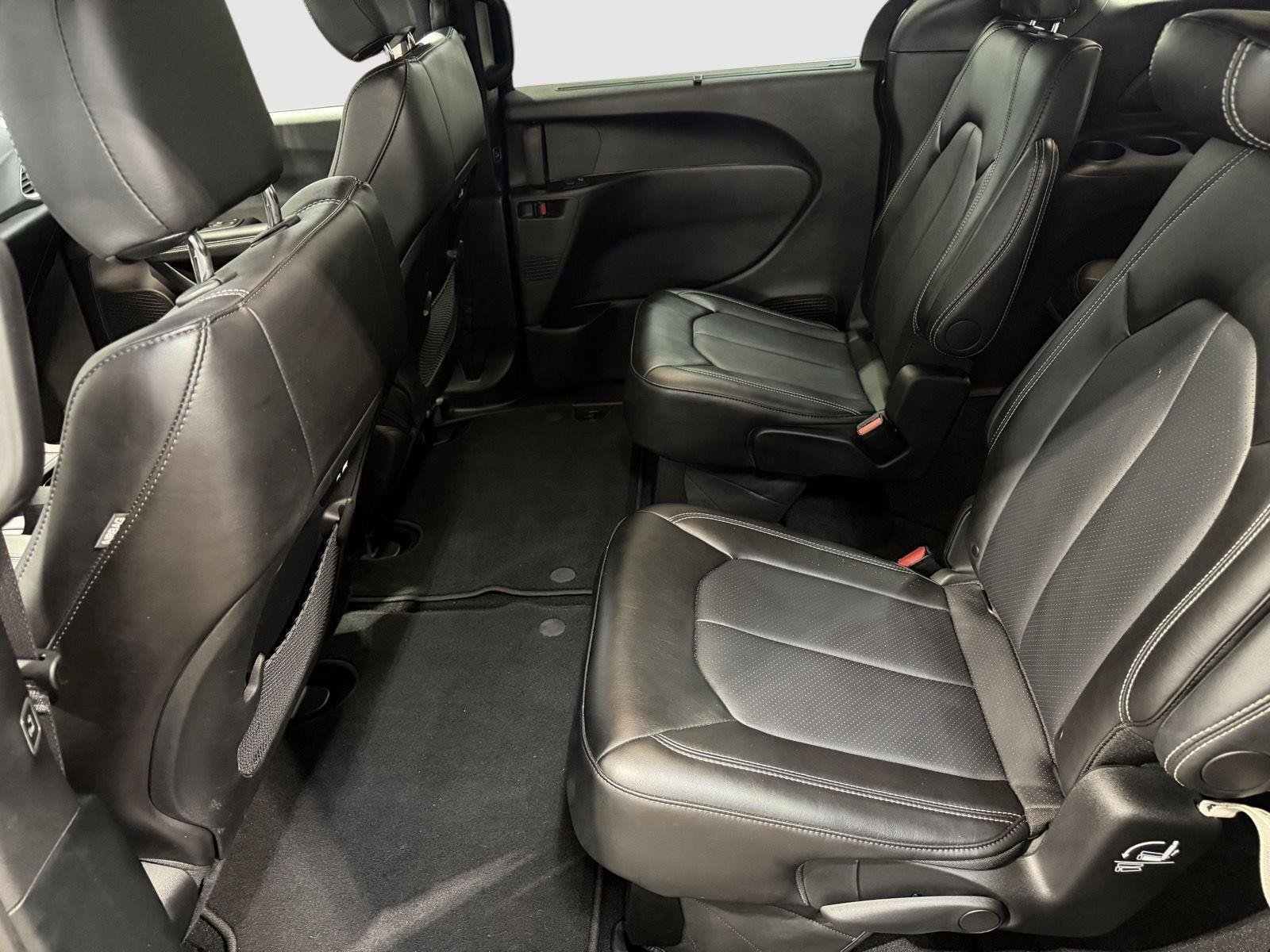 Used 2026 Chrysler Pacifica Select FWD image 25