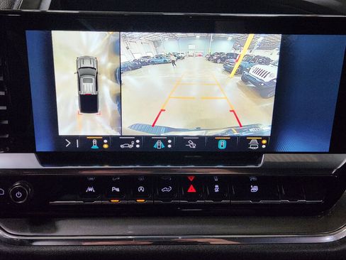Used 2023 Chevrolet Silverado 1500 High Country w/ High Country Premium Package AWD/4WD image 32