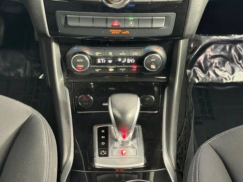 Used 2017 INFINITI QX30 FWD image 24