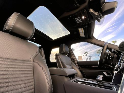 Used 2023 Land Rover Discovery S R-Dynamic image 21