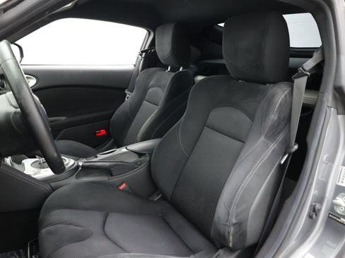 Used 2017 Nissan 370Z Coupe RWD image 15