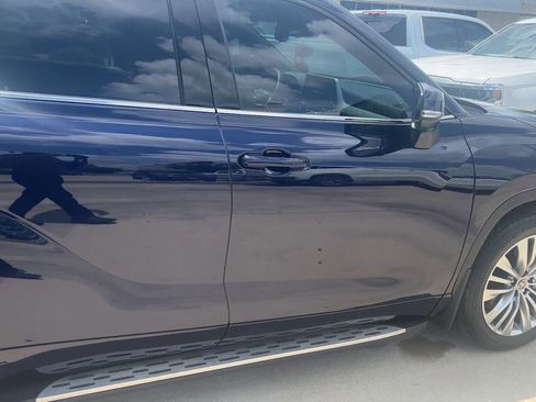 Used 2025 Toyota Highlander Platinum AWD/4WD image 3
