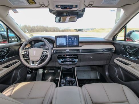 Used 2023 Lincoln Corsair Reserve image 10