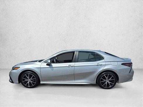Used 2023 Toyota Camry SE FWD image 9