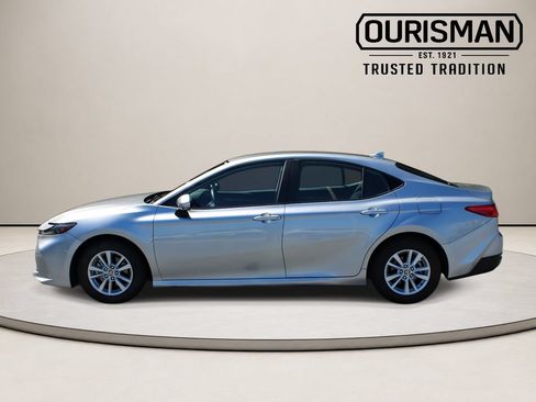 Used 2025 Toyota Camry LE FWD image 6