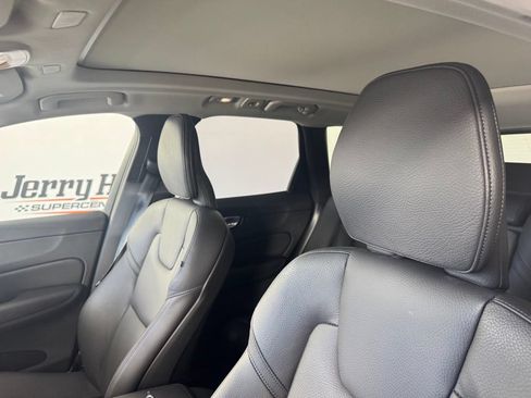 Used 2025 Volvo XC60 B5 Plus AWD/4WD image 10