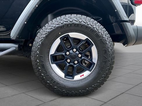 Used 2022 Jeep Wrangler Unlimited Rubicon w/ Cold Weather Group AWD/4WD image 18