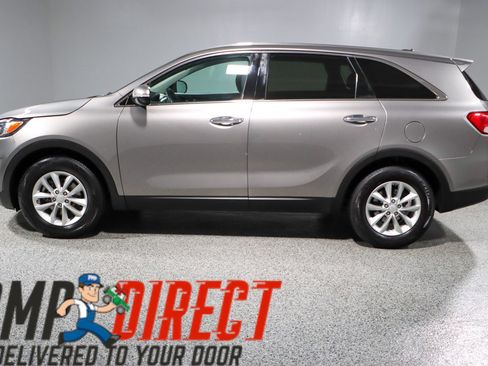 Used 2017 Kia Sorento L image 10