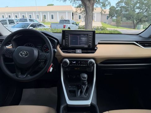 Used 2021 Toyota RAV4 LE FWD image 16