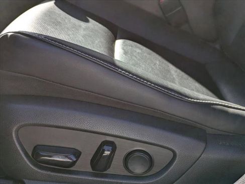 Used 2019 Lexus UX 200 image 4