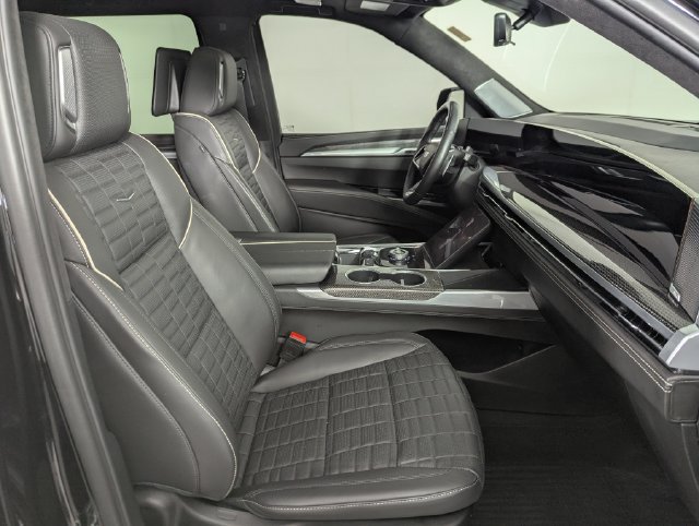 Used 2025 Cadillac Escalade V AWD/4WD image 24