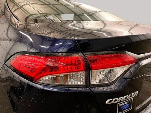 Used 2022 Toyota Corolla LE FWD image 28