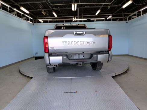 Used 2025 Toyota Tundra Limited AWD/4WD image 10