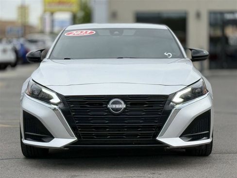 Used 2023 Nissan Altima 2.5 SV image 2