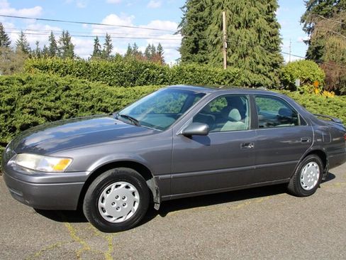 Used 1997 Toyota Camry LE image 1