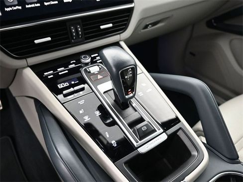 Used 2022 Porsche Cayenne S image 18