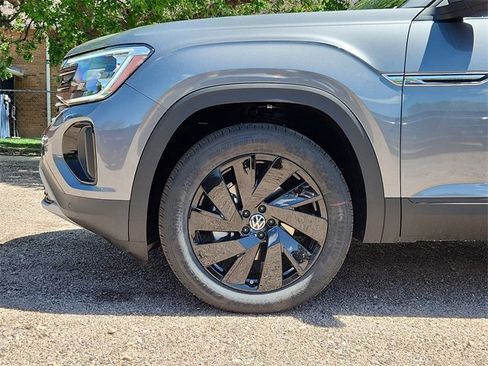 New 2025 Volkswagen Atlas Cross Sport SE image 27