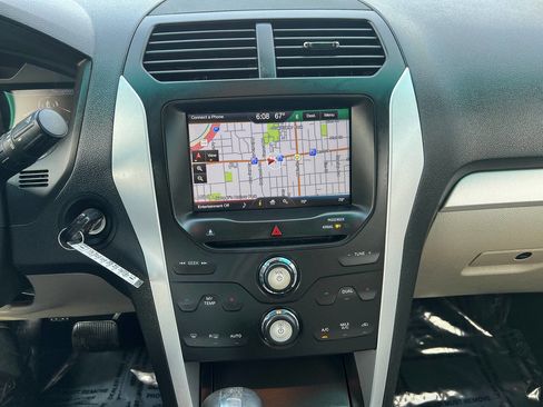 Used 2015 Ford Explorer XLT w/ Equipment Group 202A FWD image 37