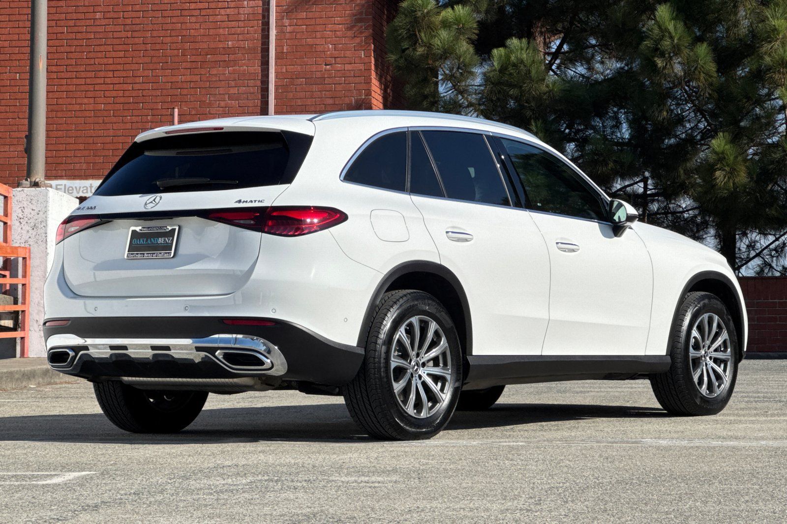 Used 2026 Mercedes-Benz GLC 300 4MATIC image 4