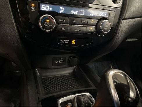 Used 2018 Nissan Rogue SV w/ Sun & Sound Touring Package AWD/4WD image 32