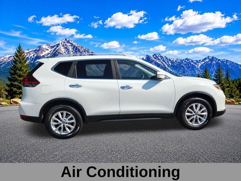Used 2020 Nissan Rogue SV AWD/4WD image 2