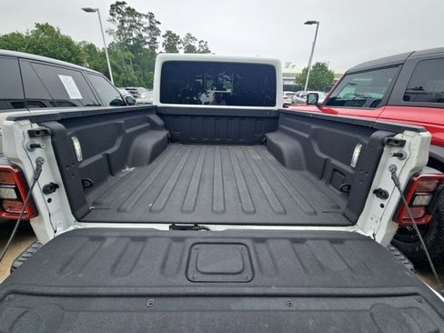 Used 2024 Jeep Gladiator Mojave AWD/4WD image 6