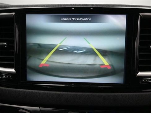 Used 2023 Chrysler Pacifica Touring-L image 19