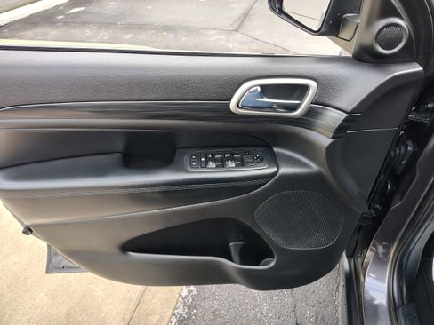 Certified 2021 Jeep Grand Cherokee Laredo image 21