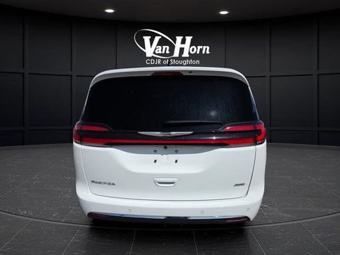 New 2026 Chrysler Pacifica Select image 12